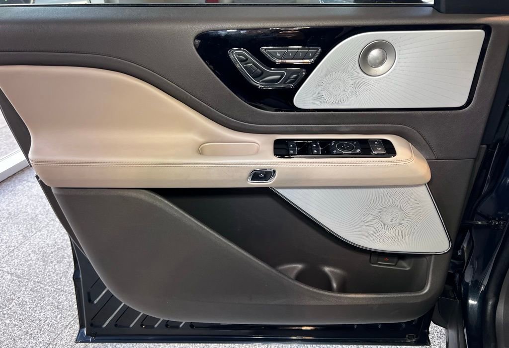 Used 2023 Lincoln Aviator Reserve w/ Equipment Group 201A image 20