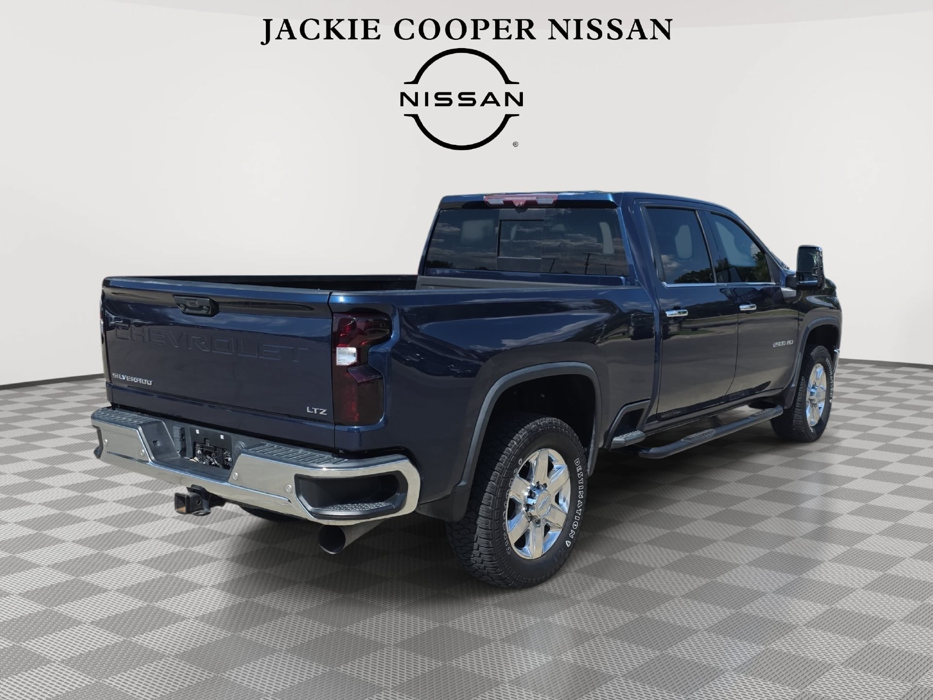 Used 2020 Chevrolet Silverado 2500 LTZ w/ LTZ Premium Package AWD/4WD image 5