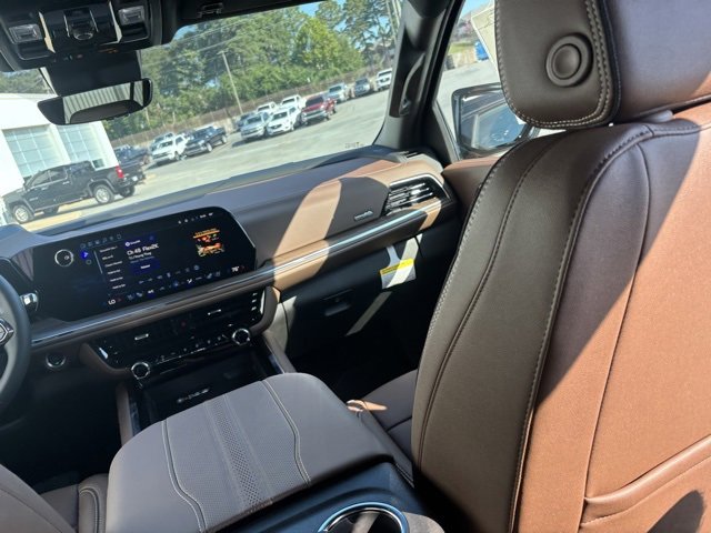 New 2026 Chevrolet Suburban High Country w/ Sun And Tow Package image 24