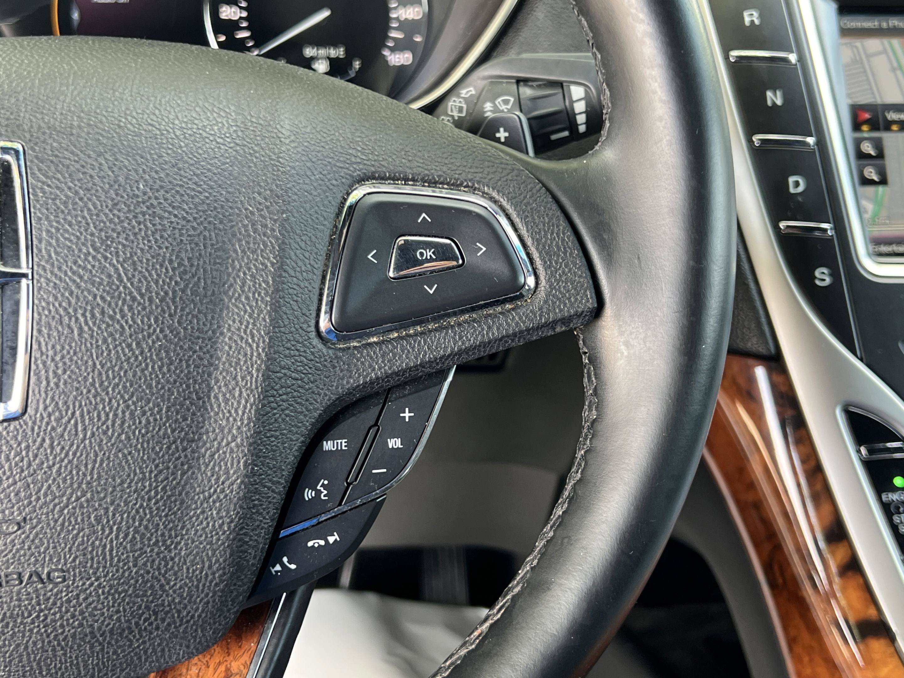Used 2016 Lincoln MKX Reserve w/ Technology Package AWD/4WD image 10