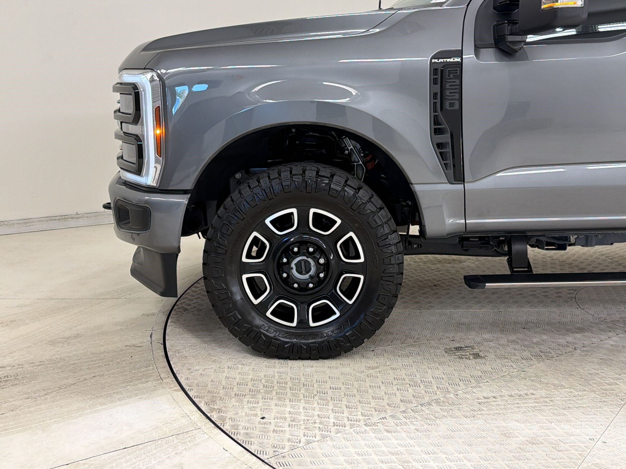 Certified 2025 Ford F250 Platinum w/ FX4 Off-Road Package AWD/4WD image 12
