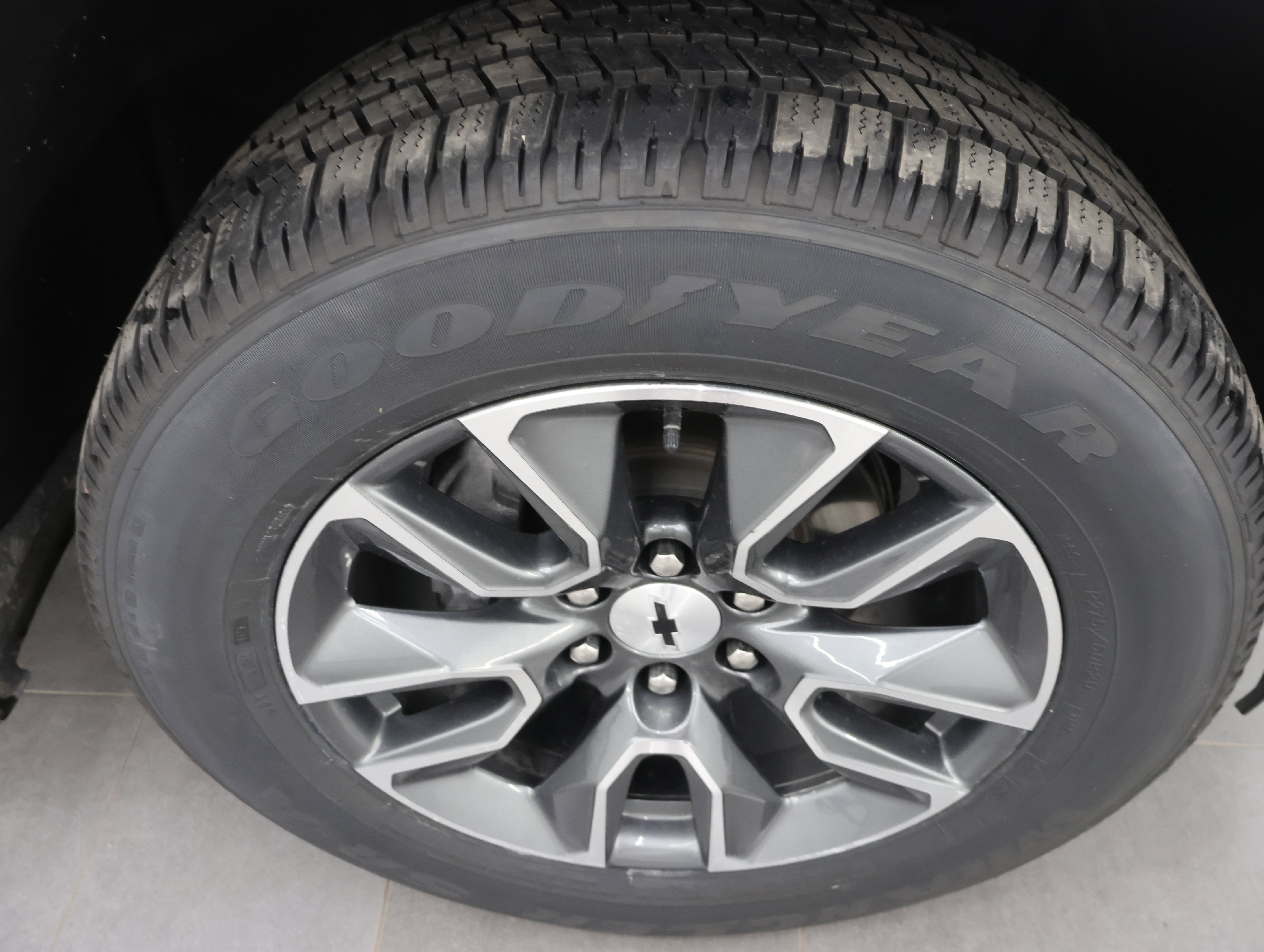 Used 2023 Chevrolet Silverado 1500 RST AWD/4WD image 3
