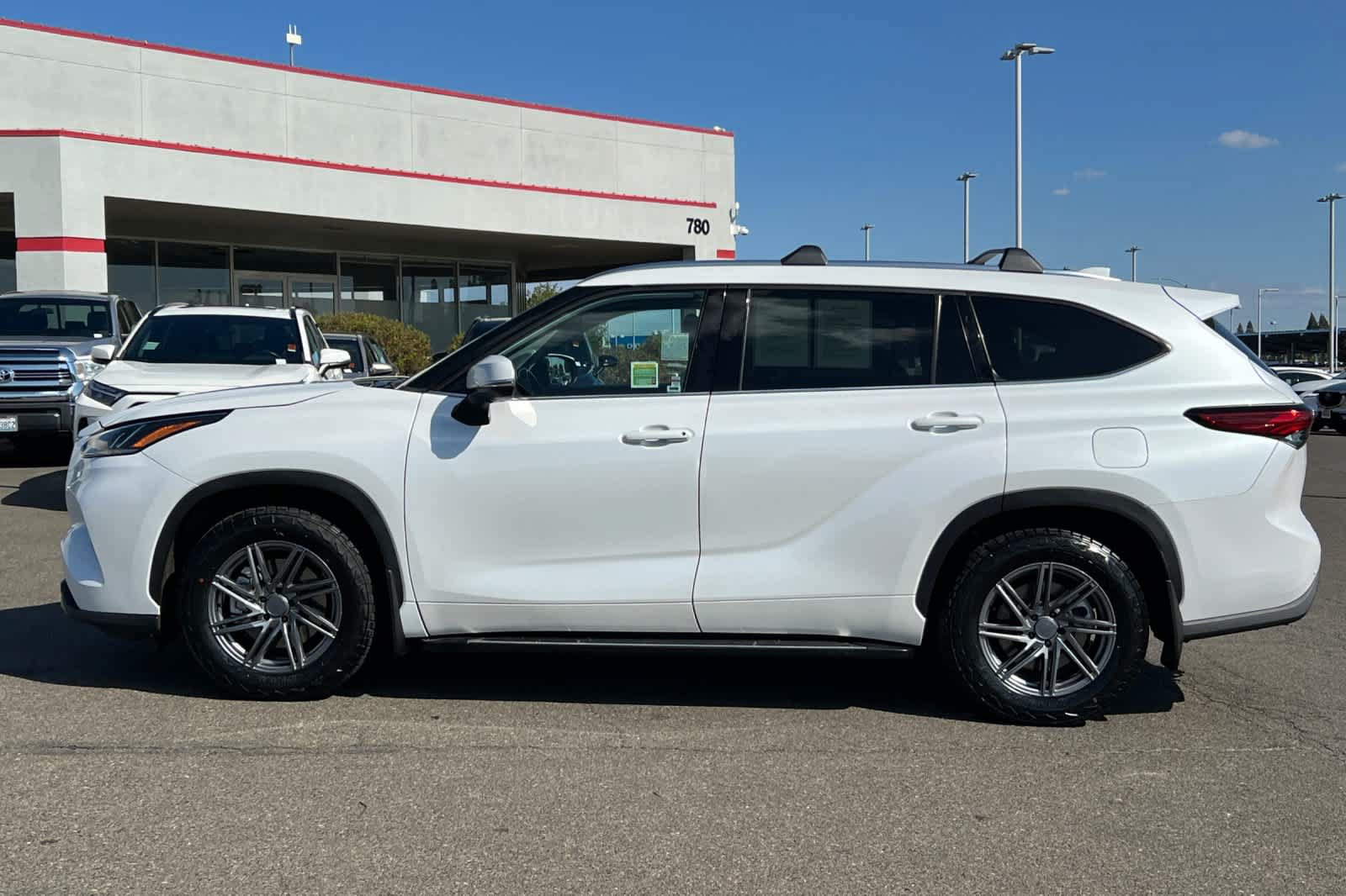 Used 2022 Toyota Highlander Platinum AWD/4WD image 9