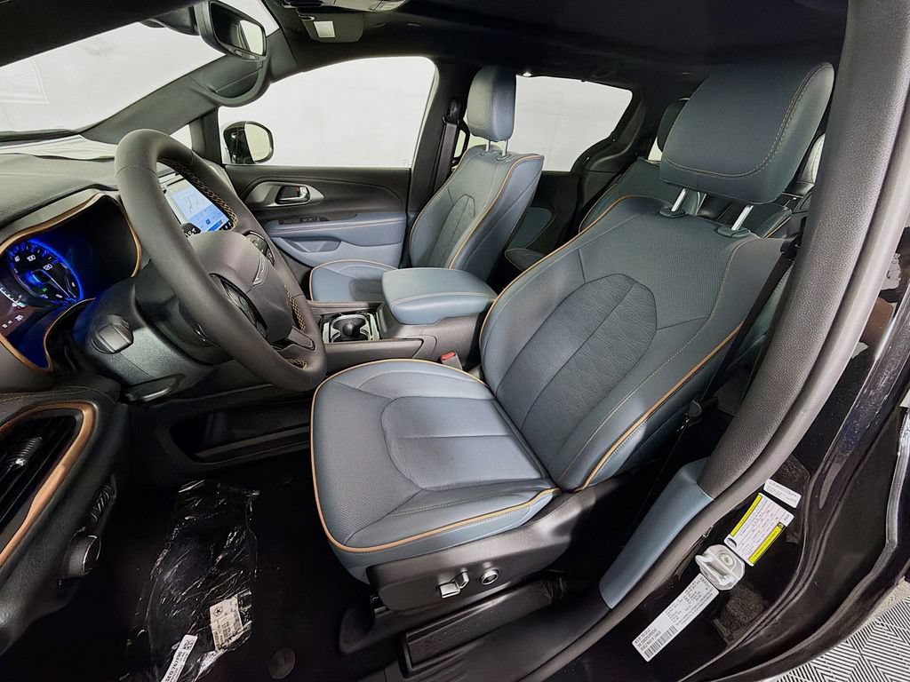 New 2027 Chrysler Pacifica Pinnacle w/ Theater Group AWD/4WD image 22