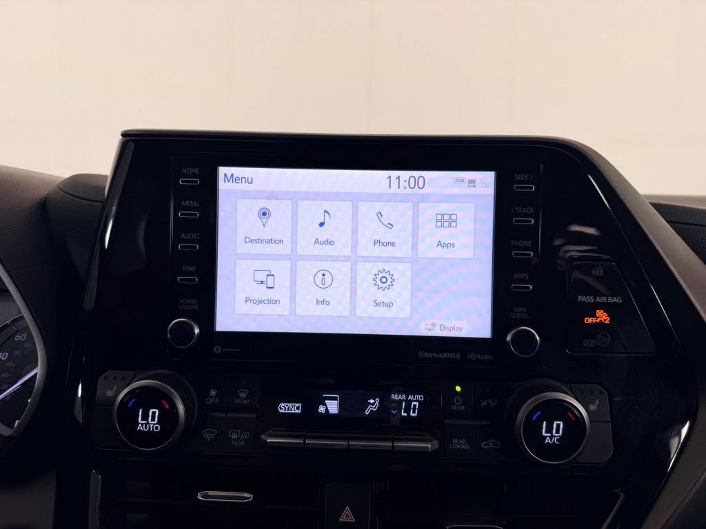 Used 2022 Toyota Highlander XLE FWD image 19