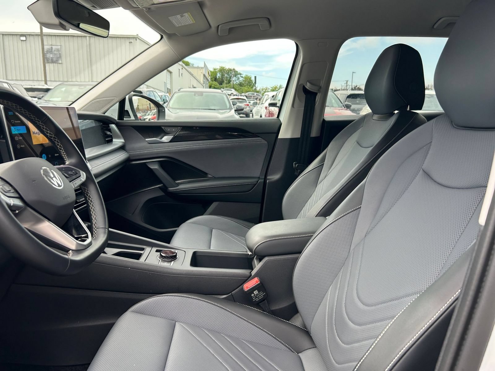 Used 2026 Volkswagen Tiguan SE FWD image 22