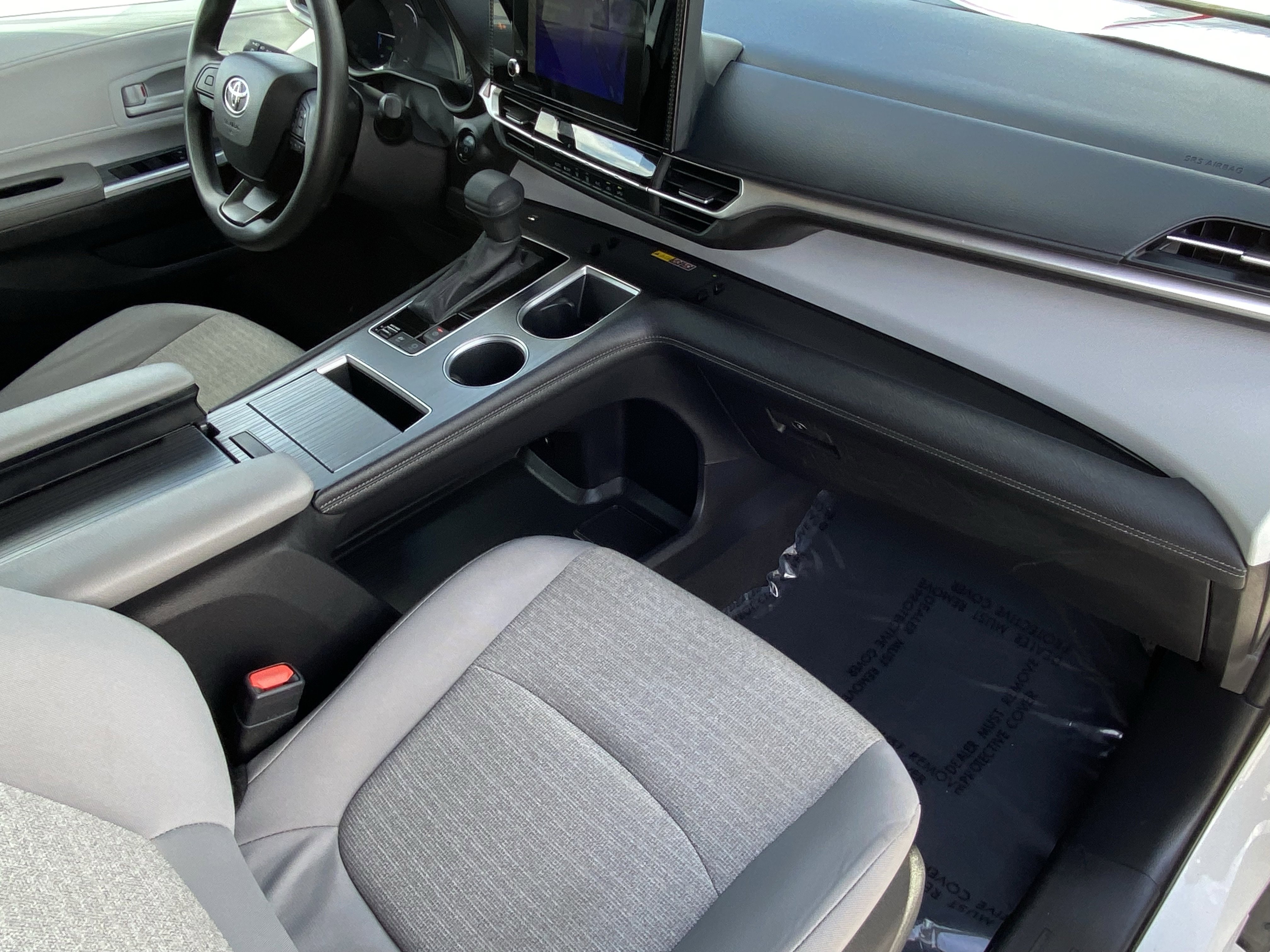 Certified 2025 Toyota Sienna LE FWD image 9