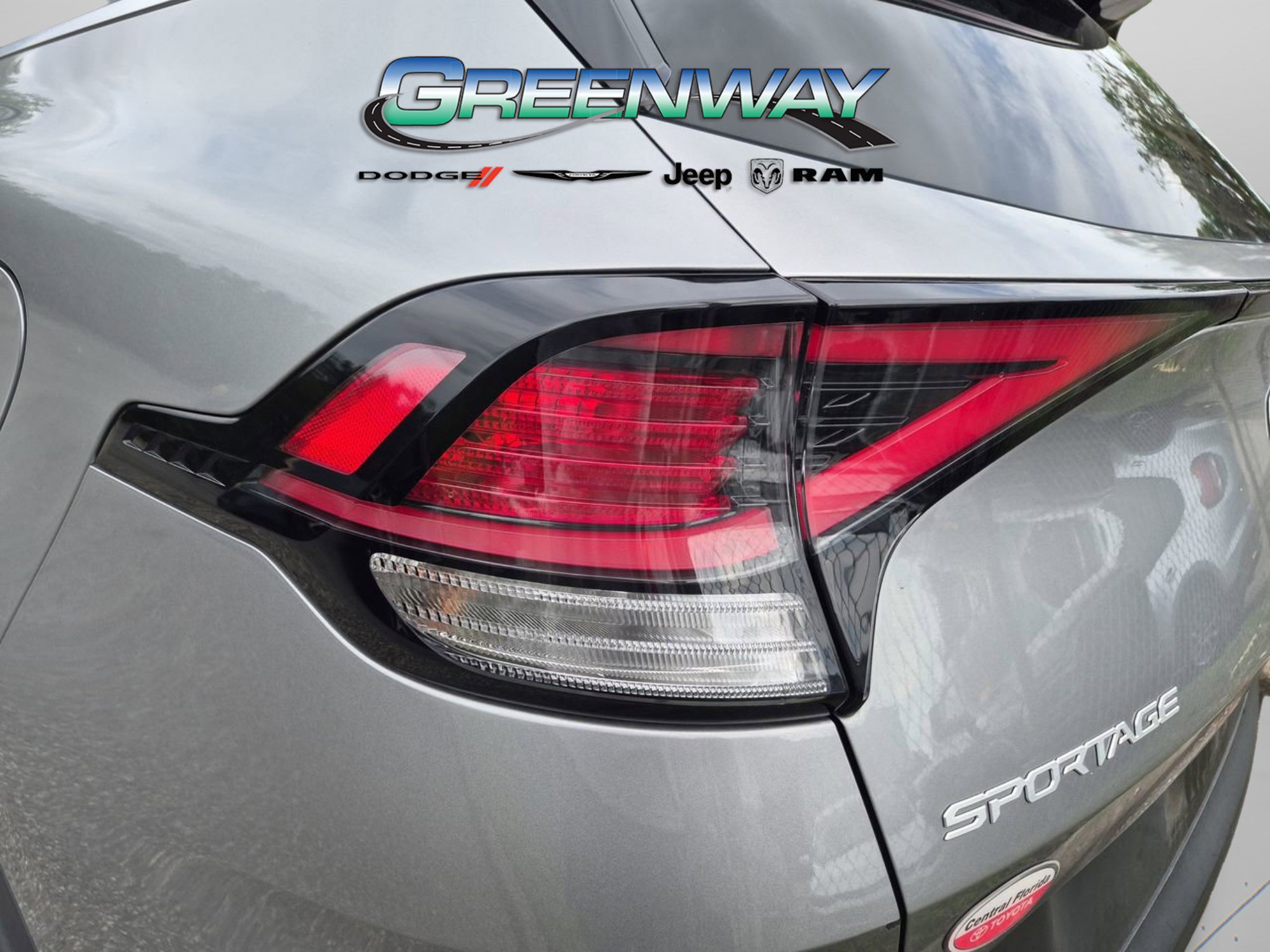 Used 2024 Kia Sportage EX FWD image 6