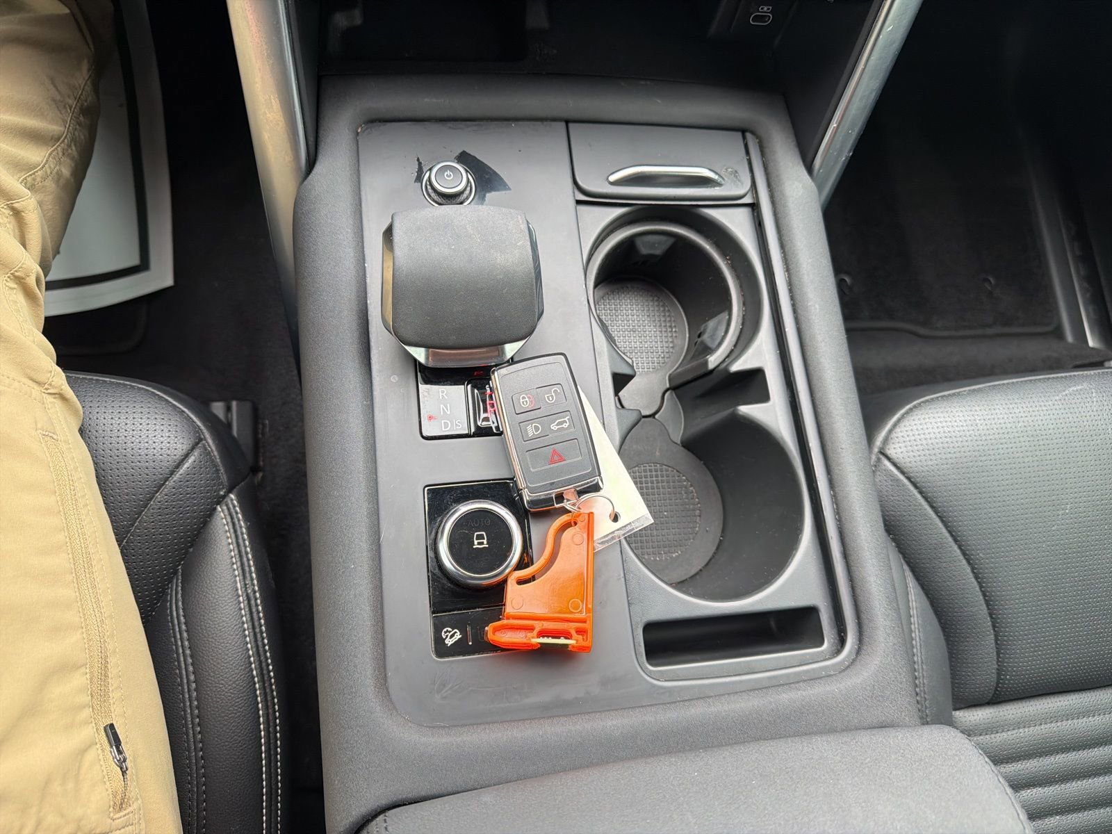 Used 2022 Land Rover Discovery S image 16