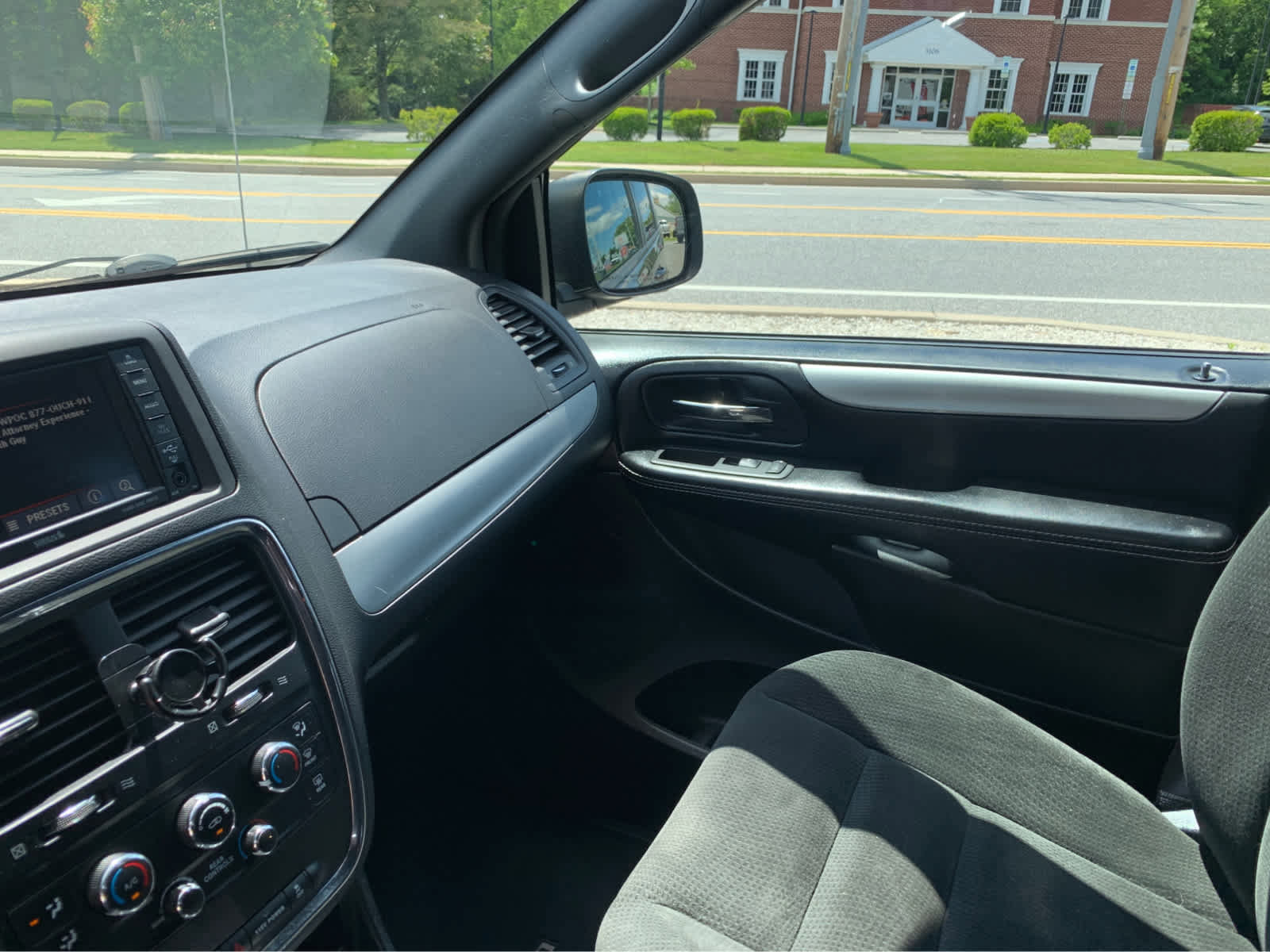 Used 2015 Dodge Grand Caravan SXT w/ Blacktop Package FWD image 21
