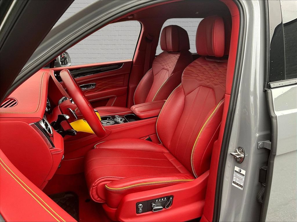 Used 2023 Bentley Bentayga Extended Wheelbase AWD/4WD image 19
