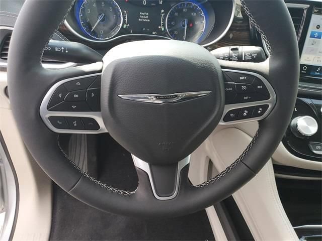 New 2023 Chrysler Pacifica Limited FWD image 25