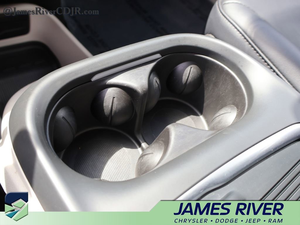 Used 2024 Chrysler Pacifica Touring-L image 38