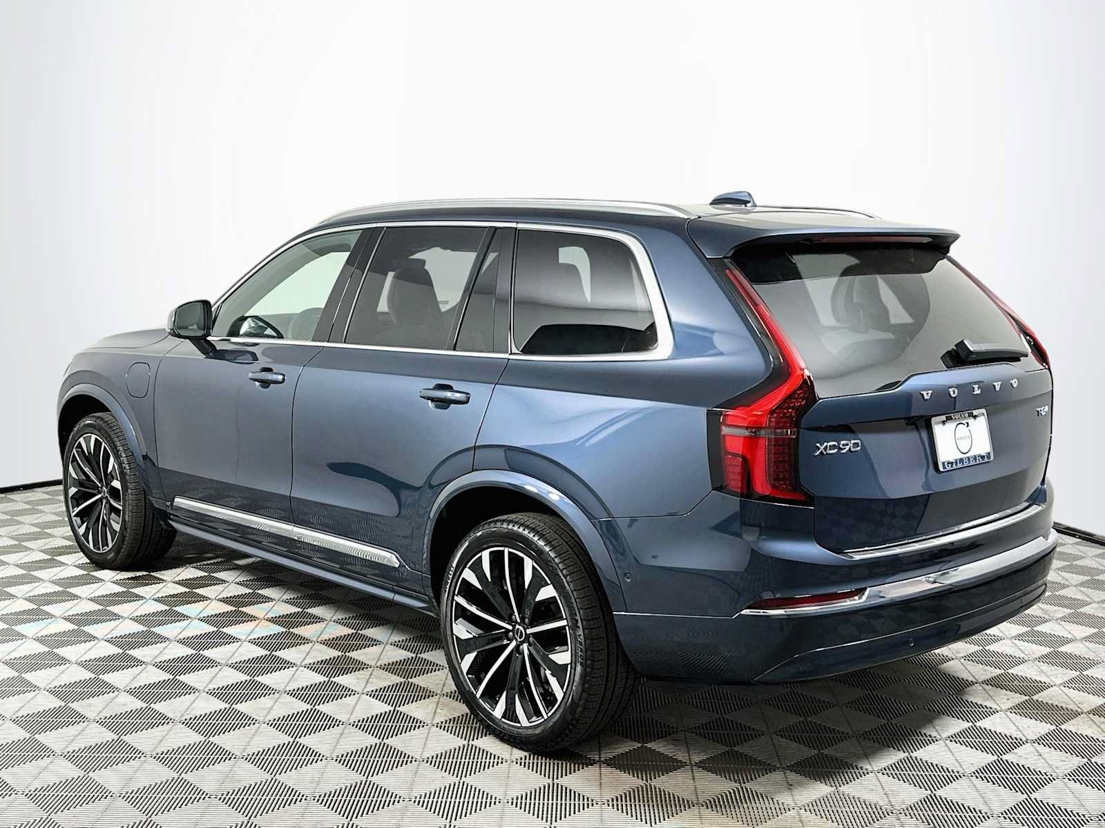 Used 2026 Volvo XC90 T8 Plus w/ Protection Package Premier AWD/4WD image 5
