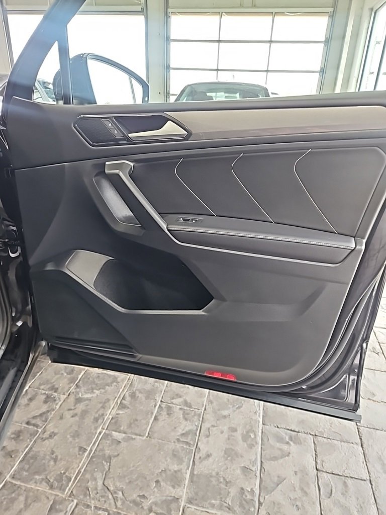 Used 2024 Volkswagen Tiguan SE image 11