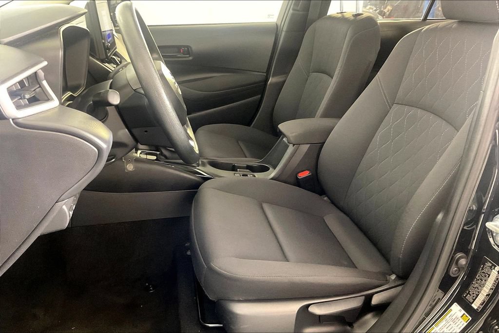 Used 2025 Toyota Corolla LE FWD image 32