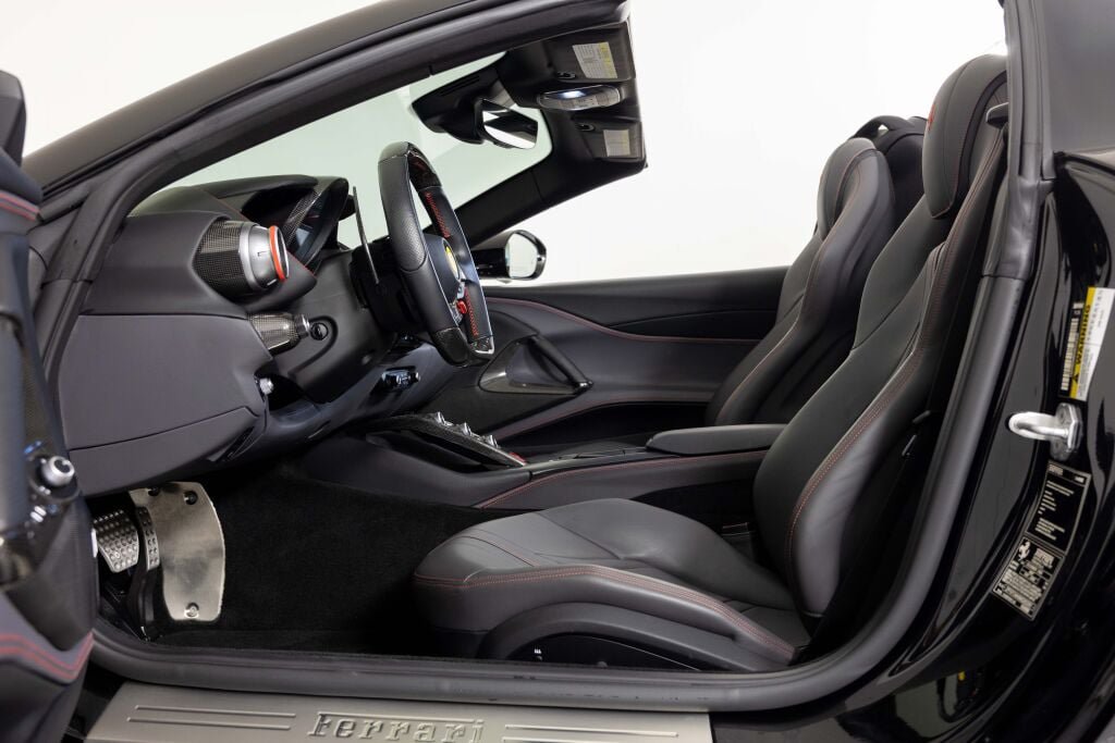 Used 2021 Ferrari 812 GTS RWD image 34