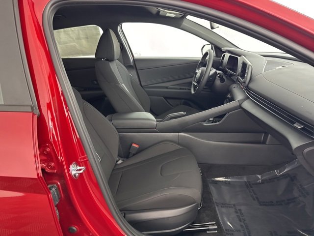 Certified 2025 Hyundai Elantra Sport w/ Cargo Package image 24