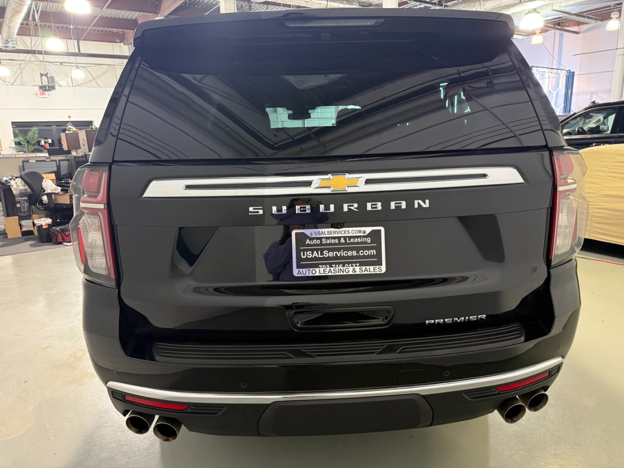 Used 2023 Chevrolet Suburban Premier image 20