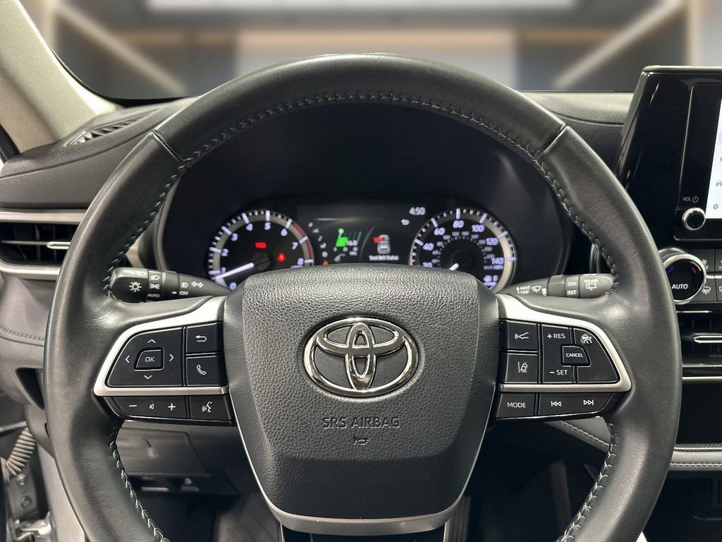 Used 2023 Toyota Highlander LE FWD image 21