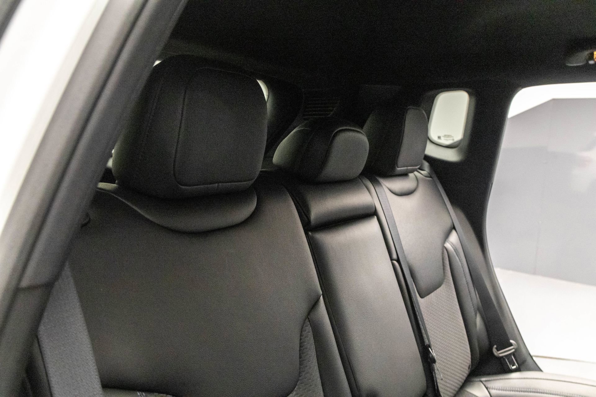 Used 2026 Jeep Compass Latitude image 34