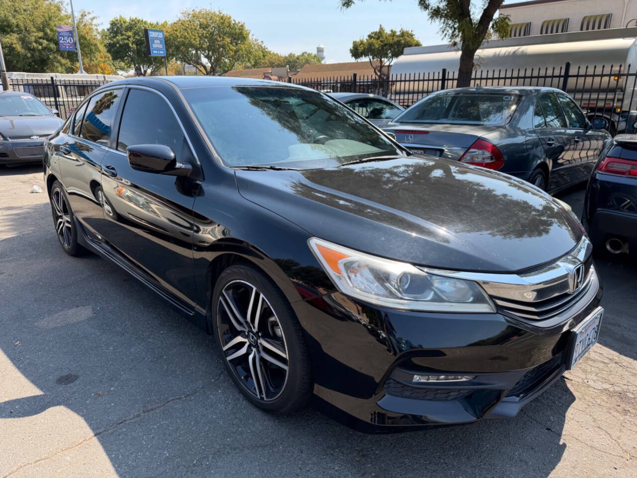 Used 2017 Honda Accord Sport image 3