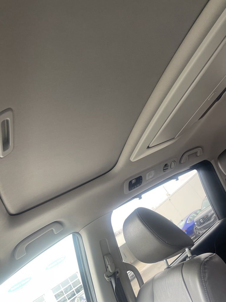 Used 2012 Honda Odyssey Touring image 4