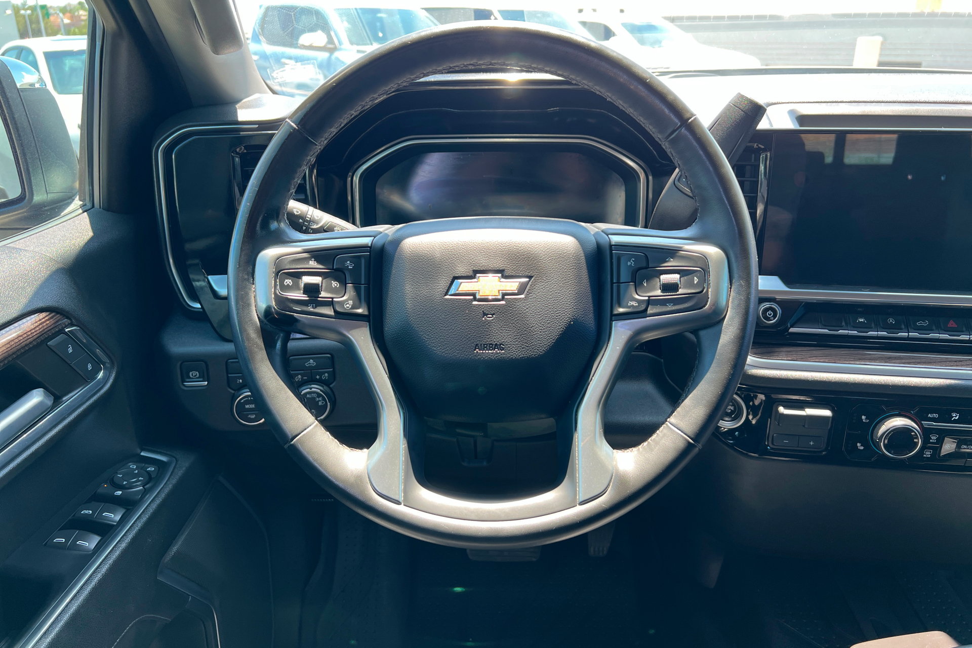 Used 2023 Chevrolet Silverado 1500 LT w/ Convenience Package II AWD/4WD image 13