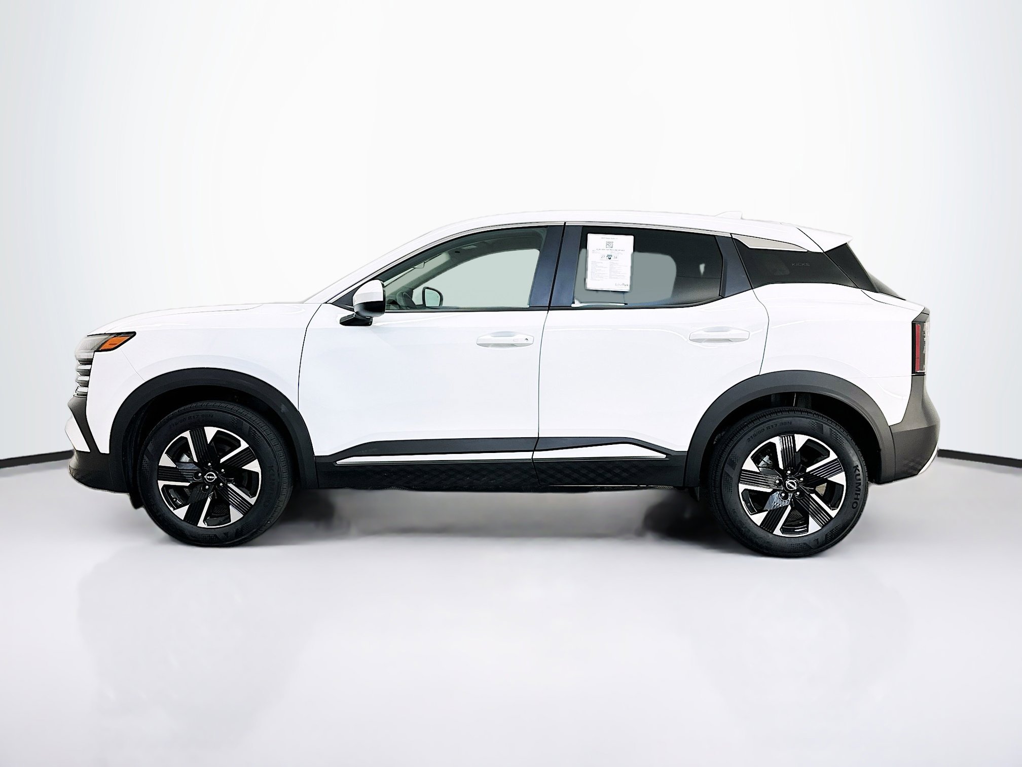 Used 2025 Nissan Kicks SV image 4