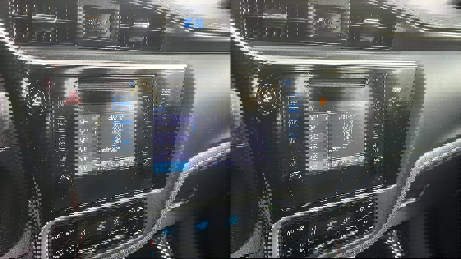 Used 2017 Toyota Corolla SE image 15