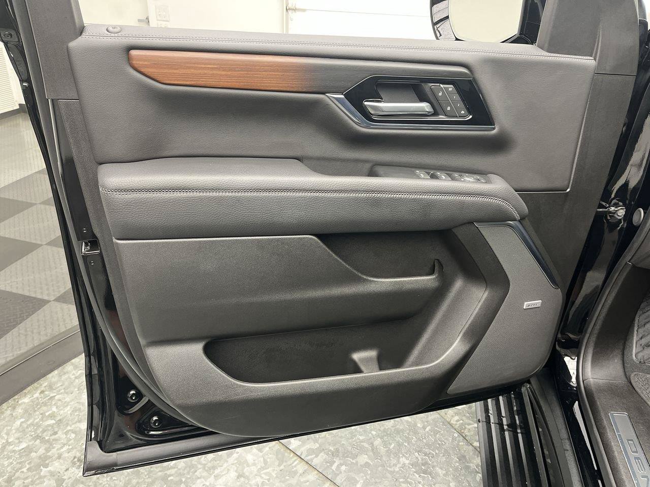 Certified 2025 GMC Yukon Denali w/ Sun & Power Step Package AWD/4WD image 9