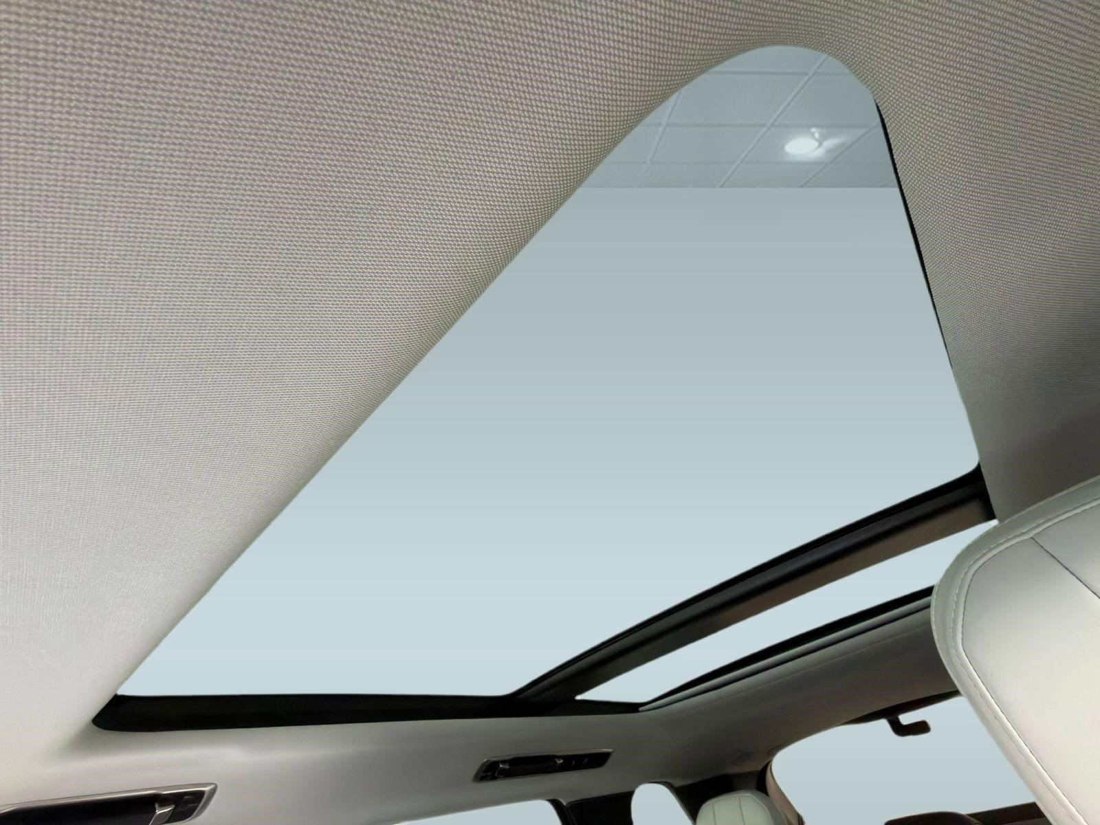 Used 2023 Land Rover Range Rover Sport SE Dynamic image 14