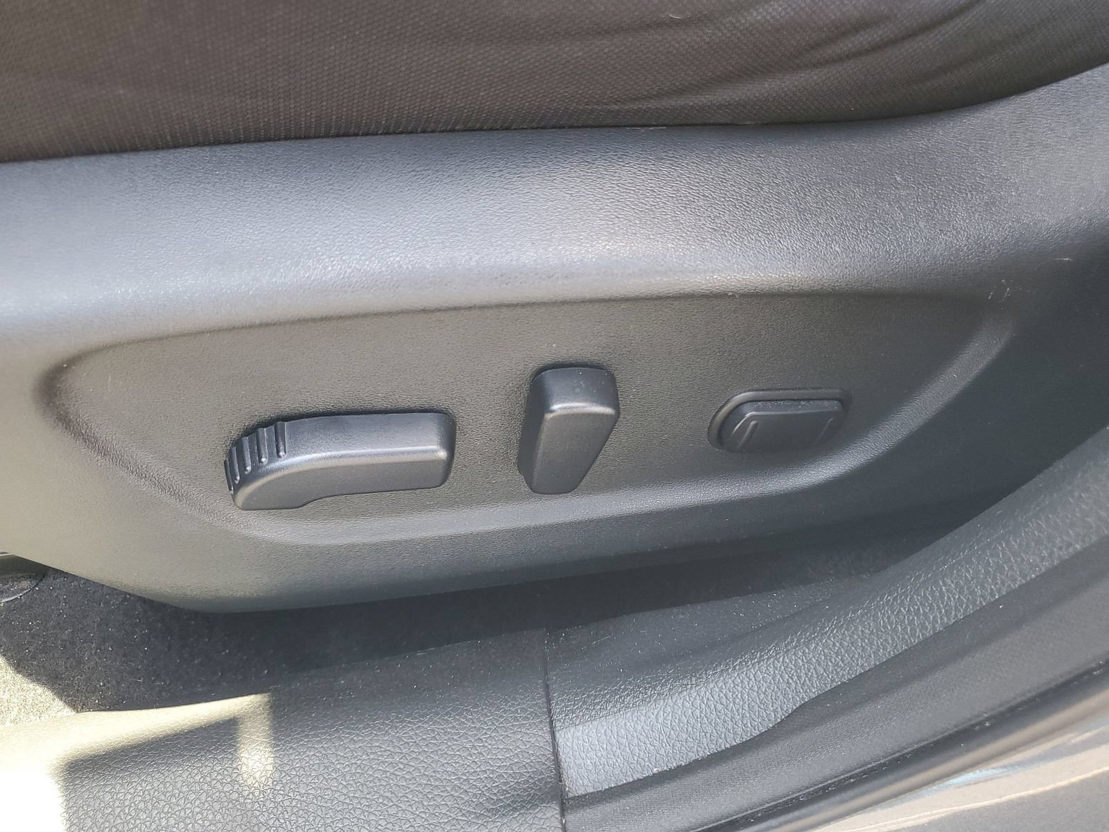 Used 2019 Nissan Rogue SV w/ Premium Package AWD/4WD image 7