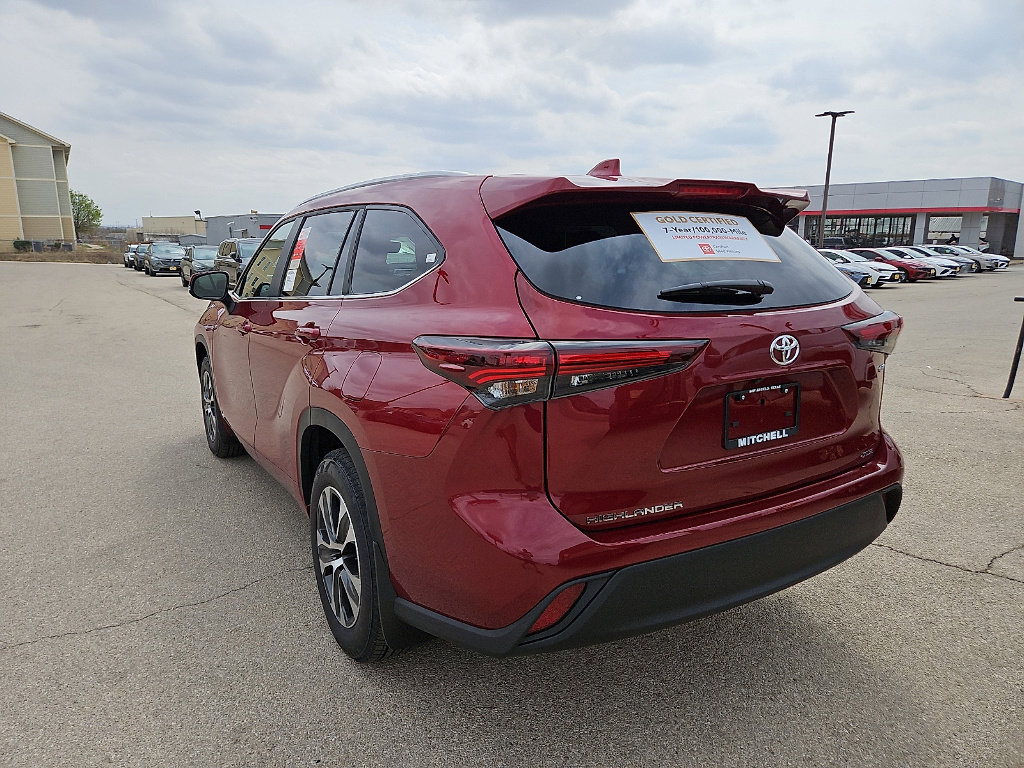 Certified 2026 Toyota Highlander XLE image 3