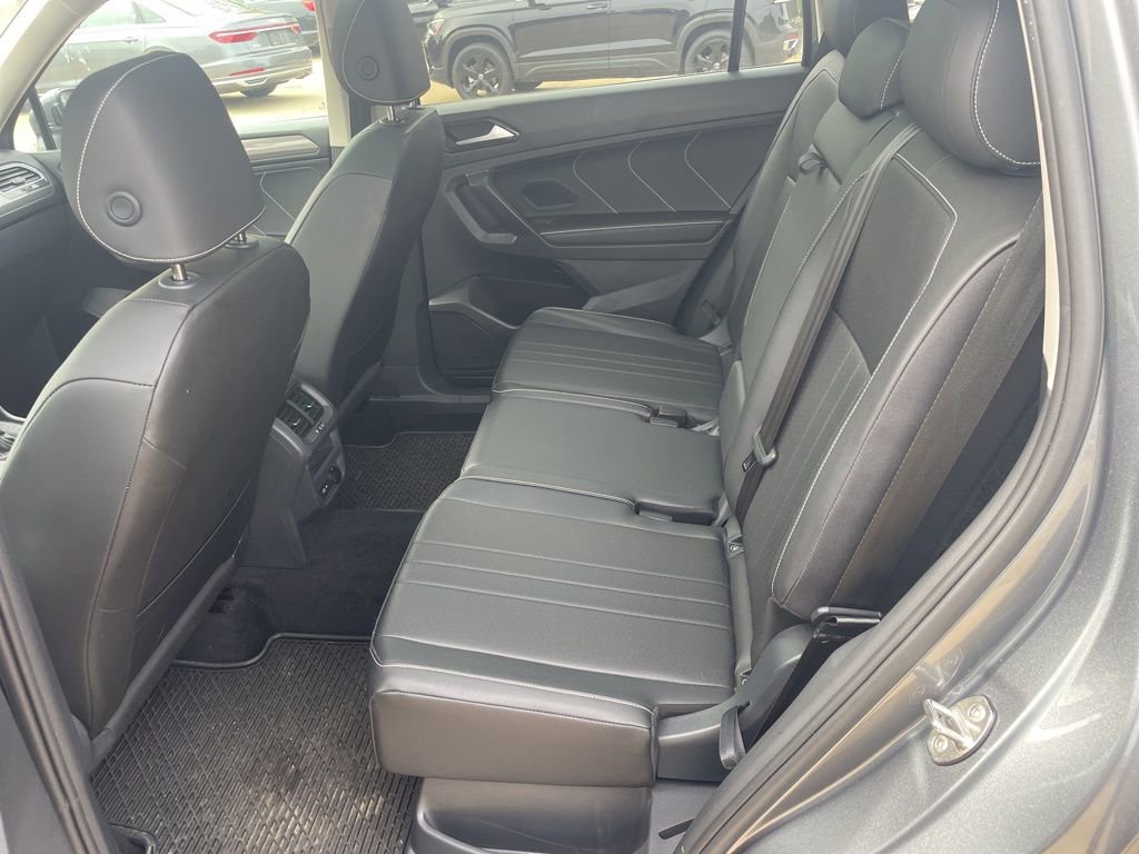 Used 2023 Volkswagen Tiguan SE w/ Panoramic Sunroof Package AWD/4WD image 5
