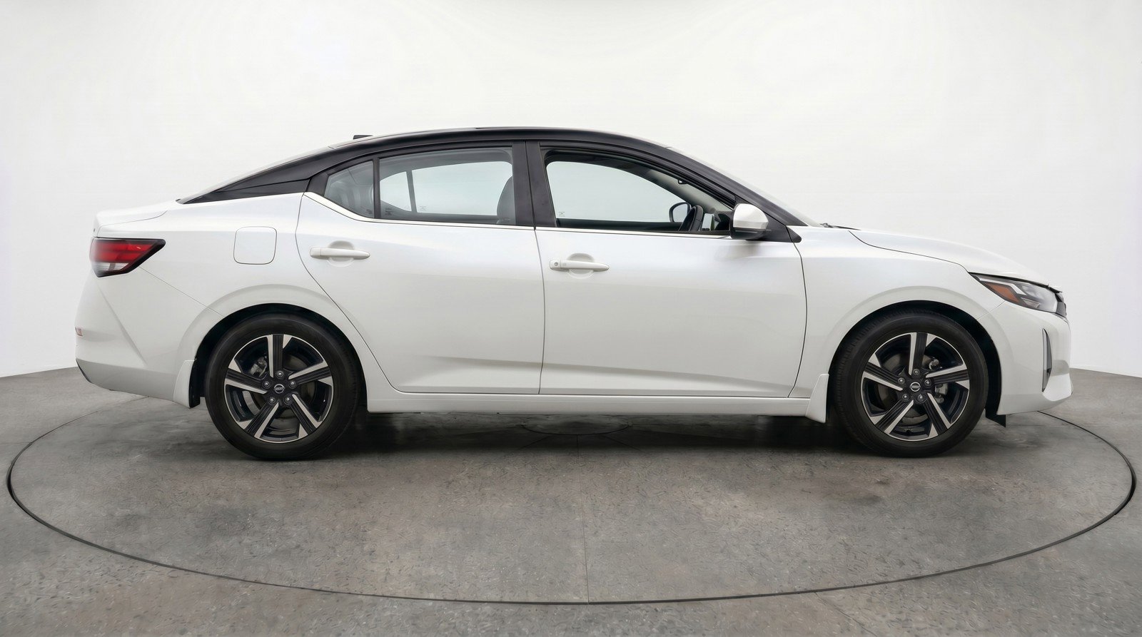 Used 2025 Nissan Sentra SV FWD image 11