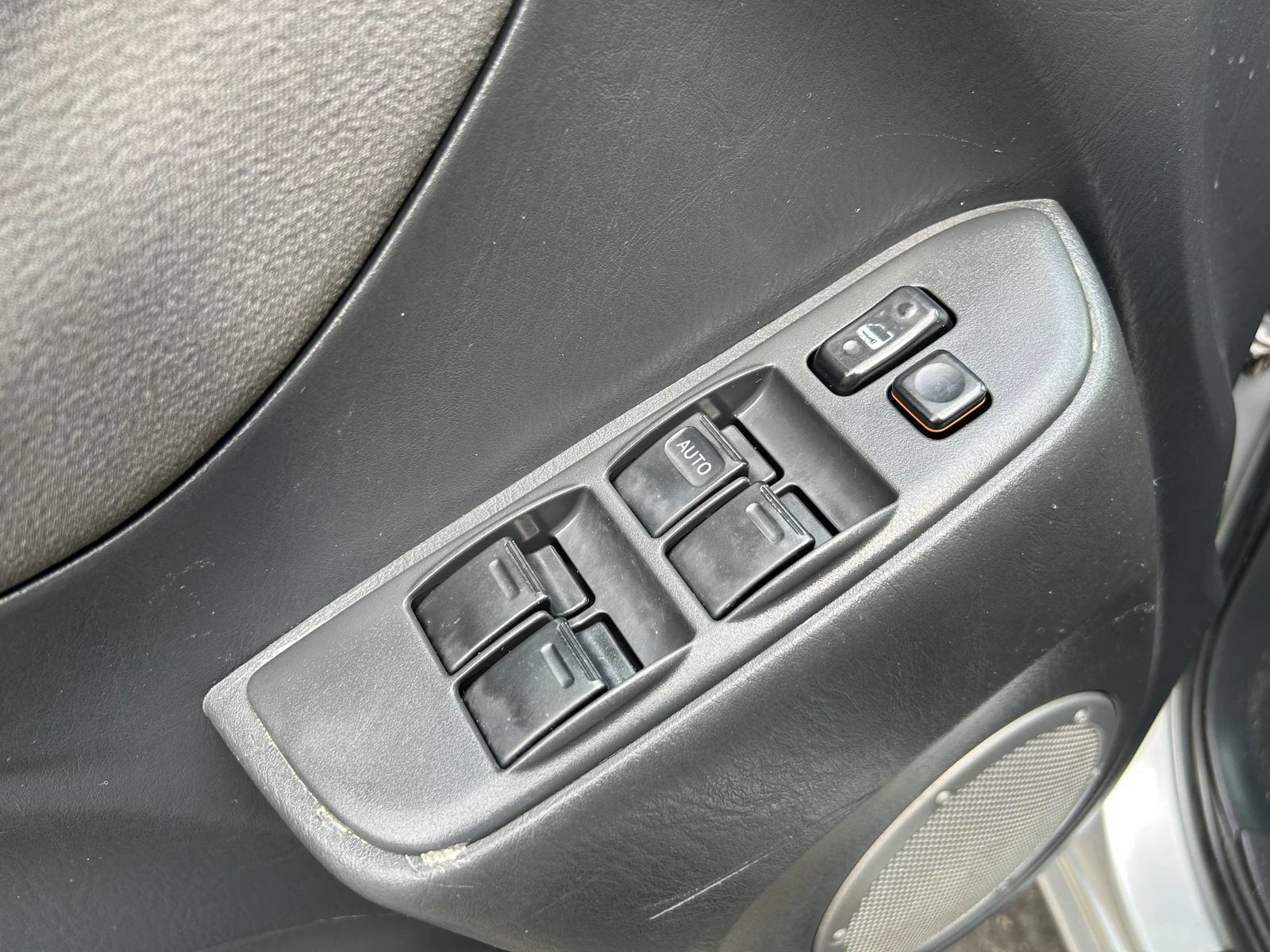 Used 2005 Toyota RAV4 2WD w/ Sport Pkg image 23