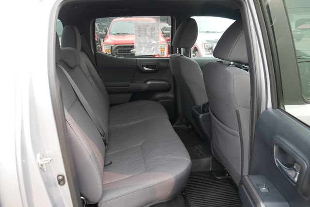 Used 2018 Toyota Tacoma TRD Off-Road w/ Technology Package AWD/4WD image 27
