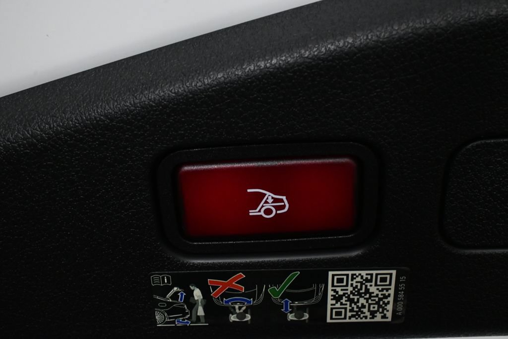 Certified 2024 Mercedes-Benz CLE 450 4MATIC Cabriolet image 28
