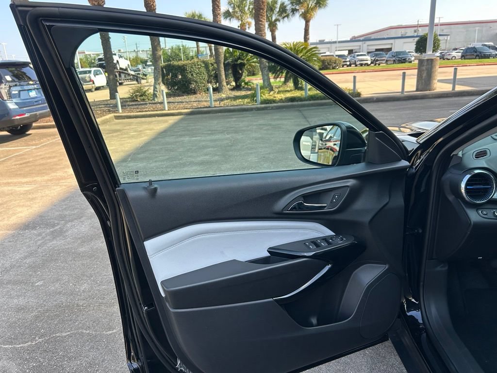 New 2026 Chevrolet Trax LT w/ Driver Confidence Package FWD image 9
