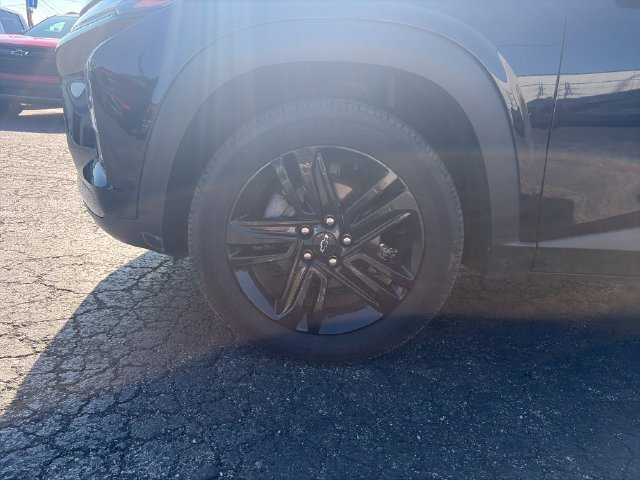 Used 2024 Chevrolet Trax ACTIV w/ Sunroof Package FWD image 27
