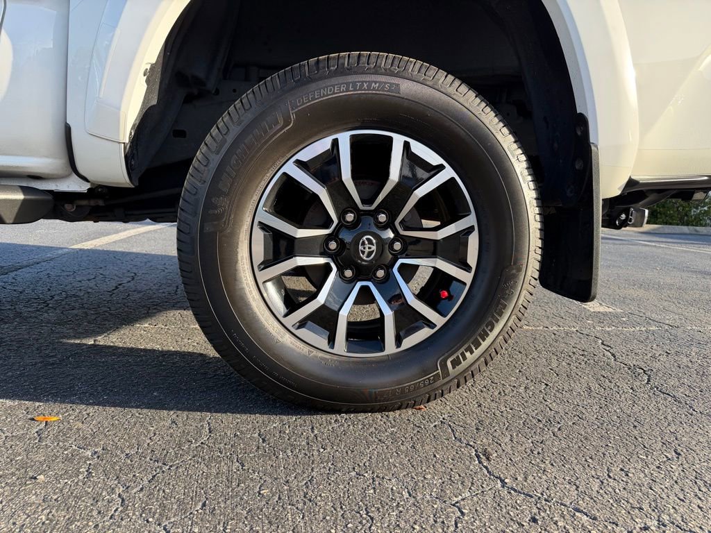 Used 2022 Toyota Tacoma TRD Sport w/ Technology Package image 40