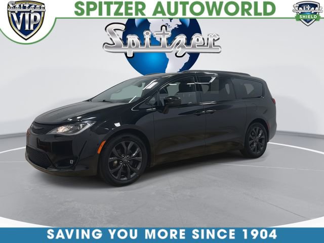 Used 2020 Chrysler Pacifica Touring-L Plus w/ S Appearance Package FWD image 4