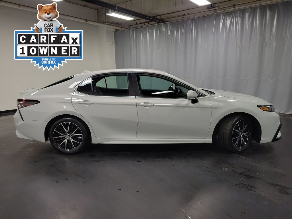 Used 2022 Toyota Camry SE image 9