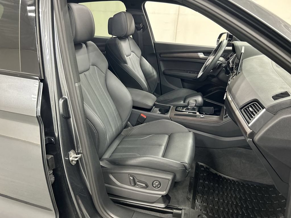 Used 2025 Audi Q5 e Premium Plus w/ Premium Plus Package AWD/4WD image 24