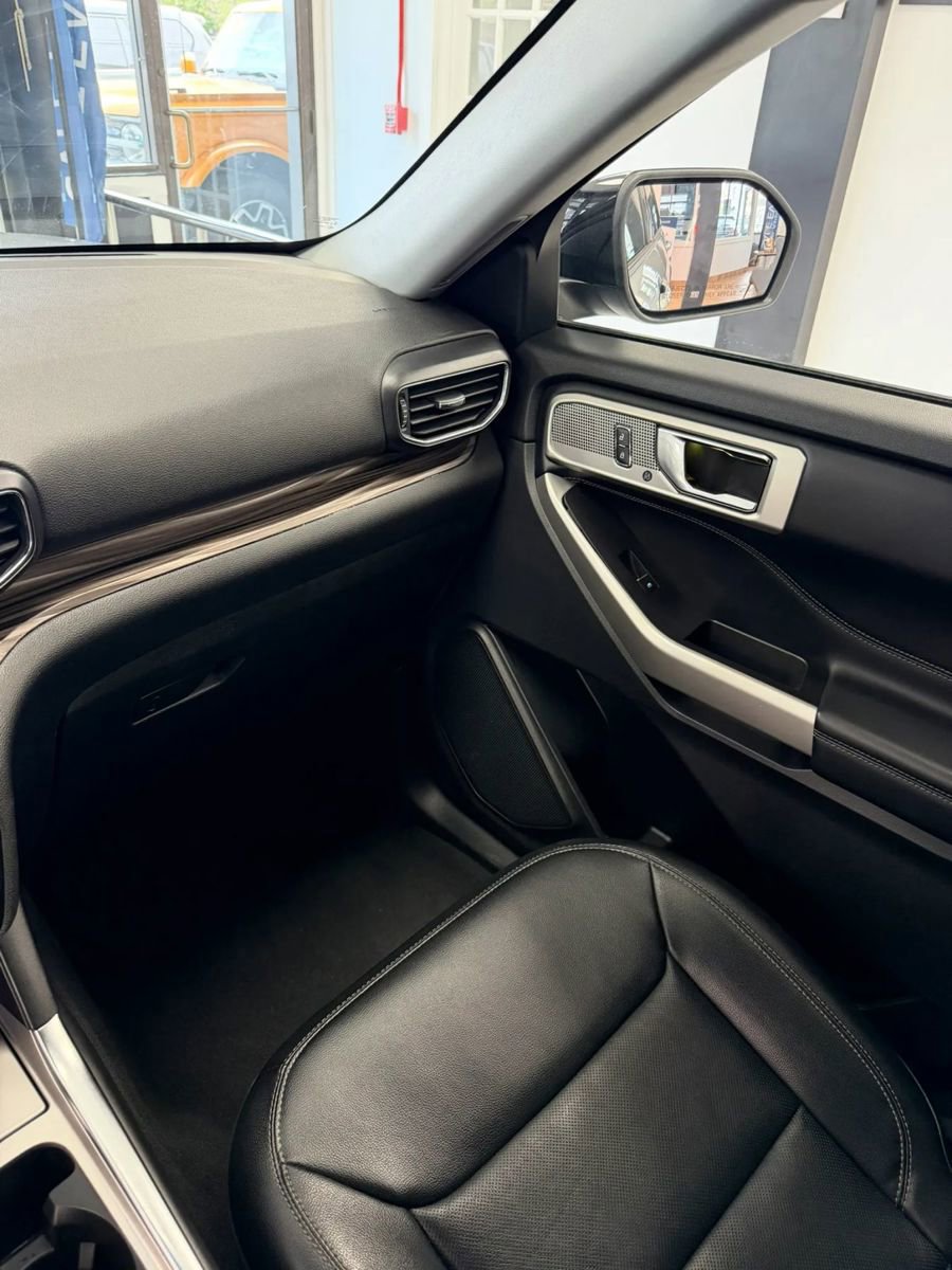 Used 2021 Ford Explorer Limited AWD/4WD image 32