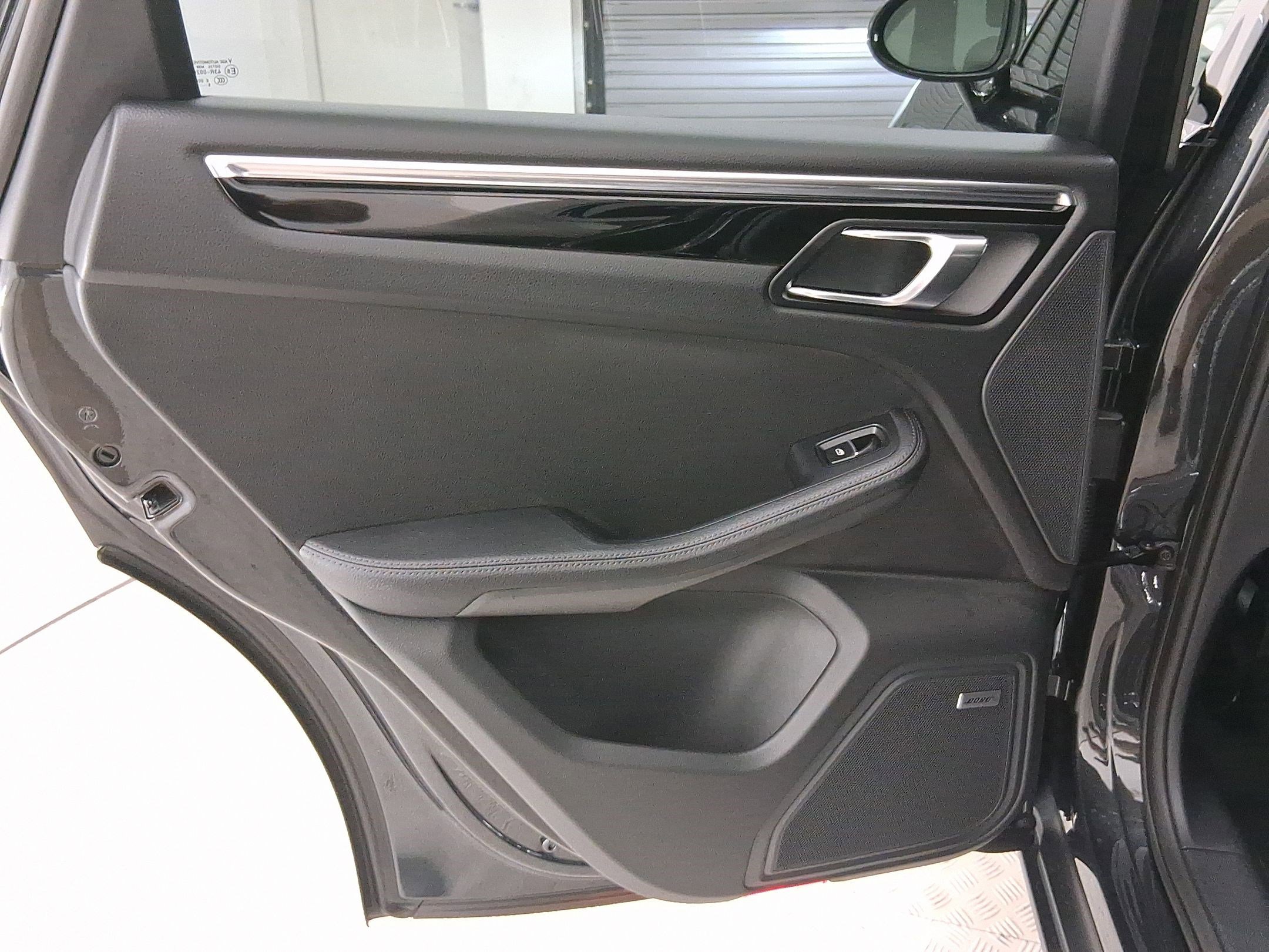 Used 2026 Porsche Macan image 32