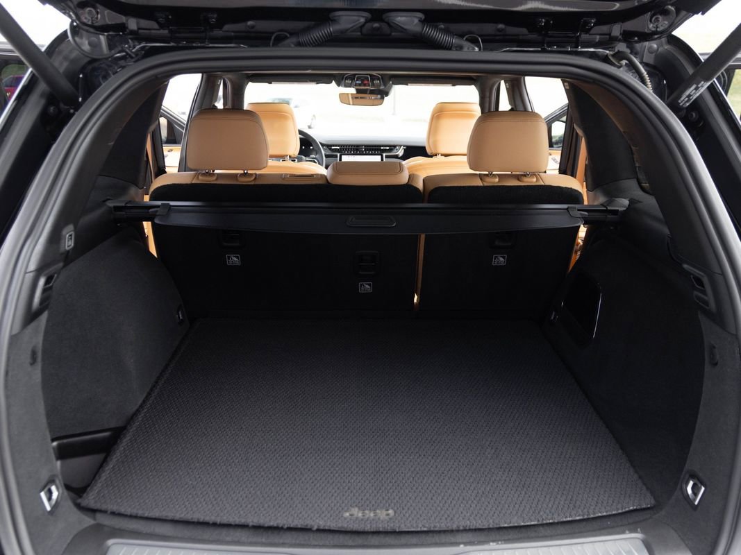 Used 2023 Jeep Grand Cherokee Summit image 18