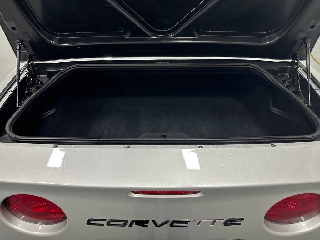 Used 2001 Chevrolet Corvette Convertible w/ Preferred Equipment Group2 RWD image 34