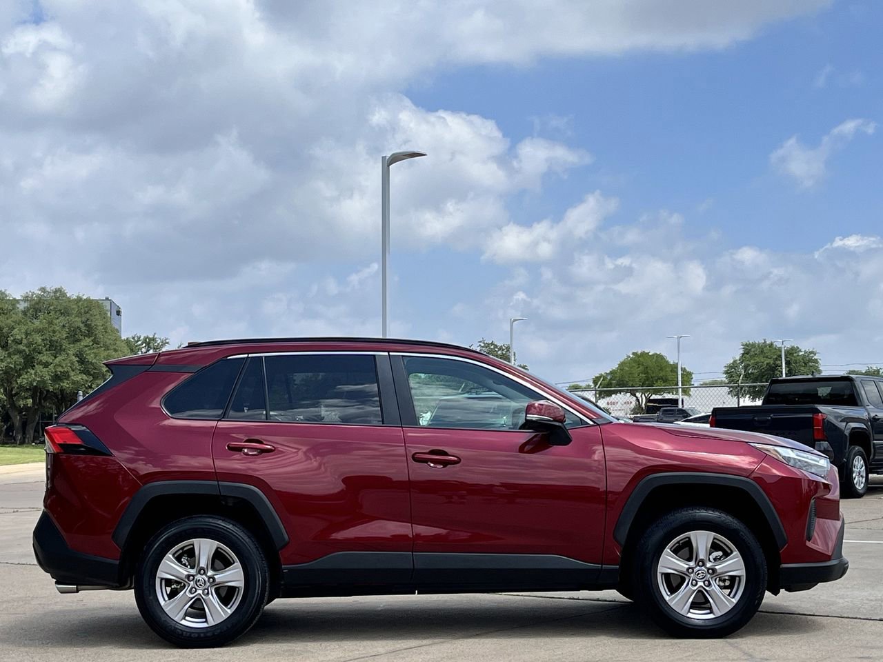 Used 2025 Toyota RAV4 XLE AWD/4WD image 3